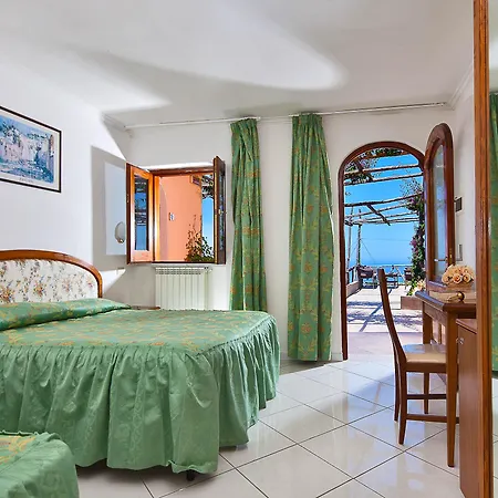 Отель Il Girasole 3*
