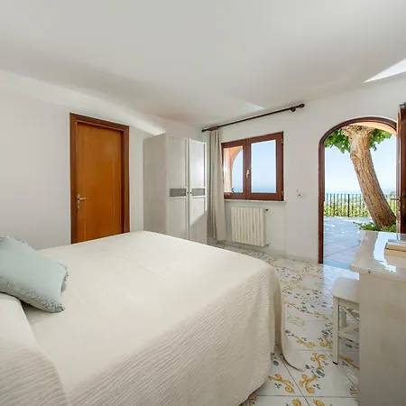 Отель Il Girasole 3*