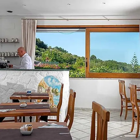 Отель Il Girasole 3*