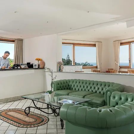 Отель Il Girasole 3*